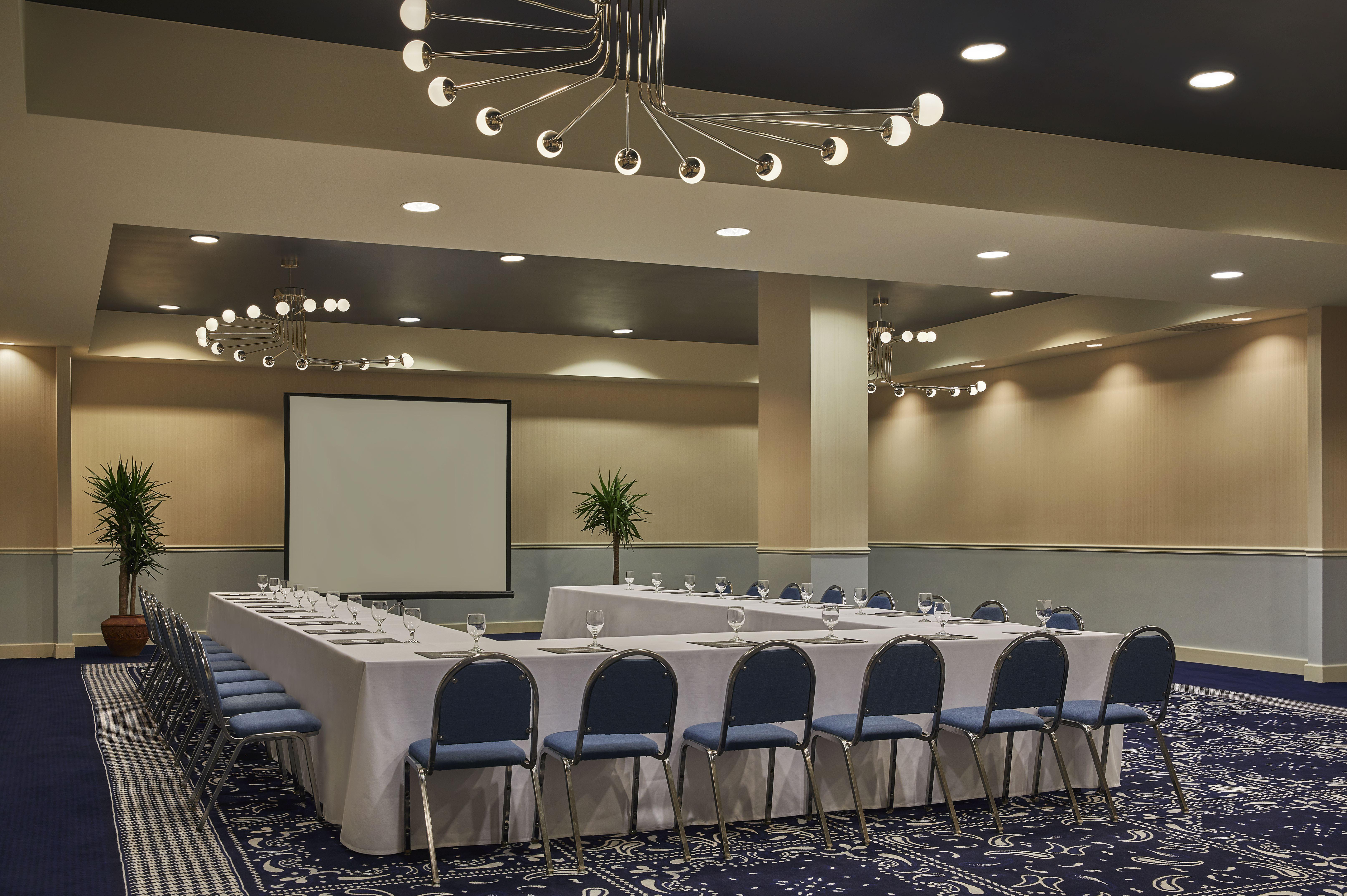 Graduate By Hilton Lincoln Hotel Бизнес снимка