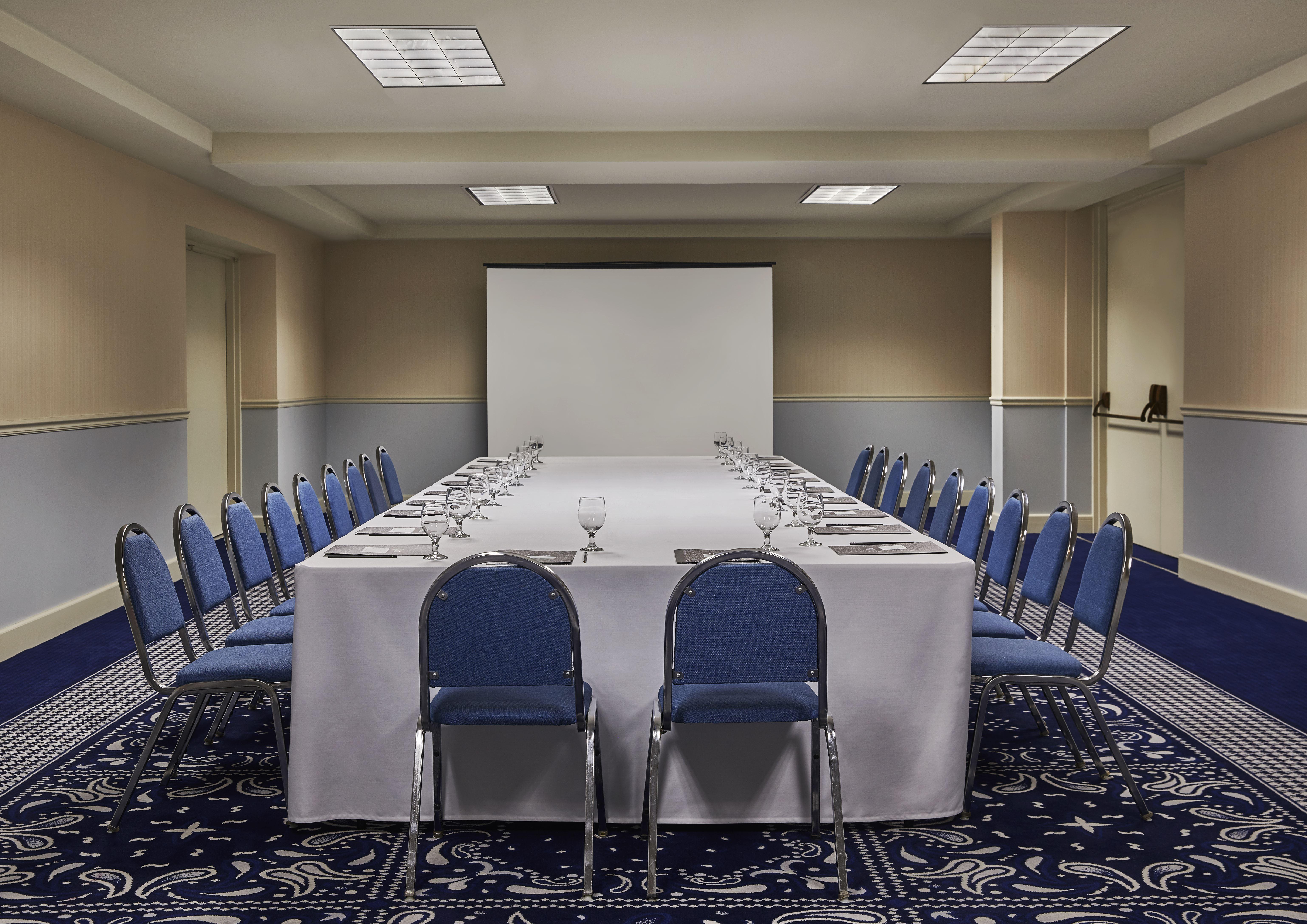 Graduate By Hilton Lincoln Hotel Бизнес снимка